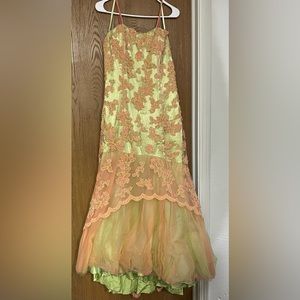 It’s a multi color lime green and coral with straps